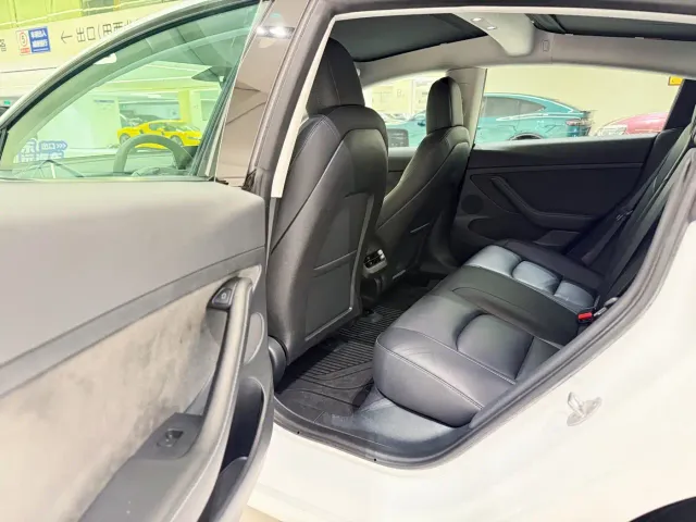 Tesla Model 3 — Фото автомобиля 14