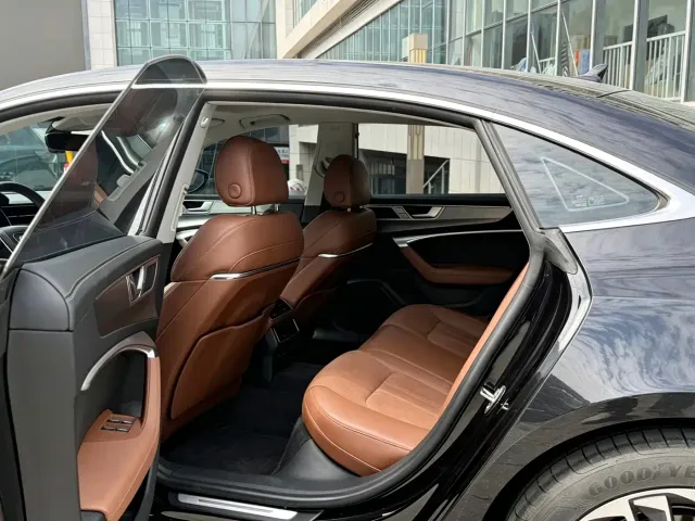 Audi A7L — Фото автомобиля 6