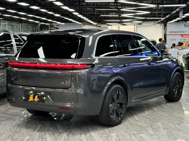 Li Auto L8 — Фото автомобиля 7