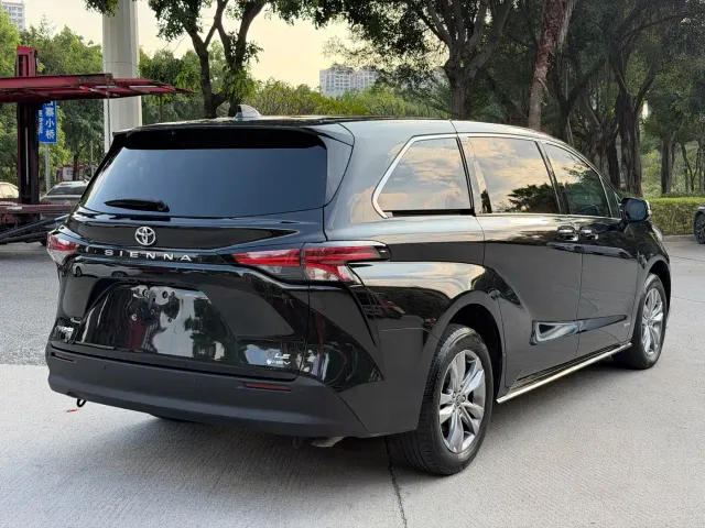 Toyota Sienna — Фото автомобиля 7