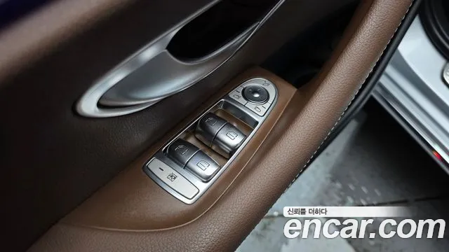 Mercedes-Benz E-Class — Фото автомобиля 23