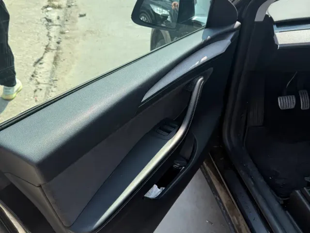 Tesla Model Y — Фото автомобиля 5