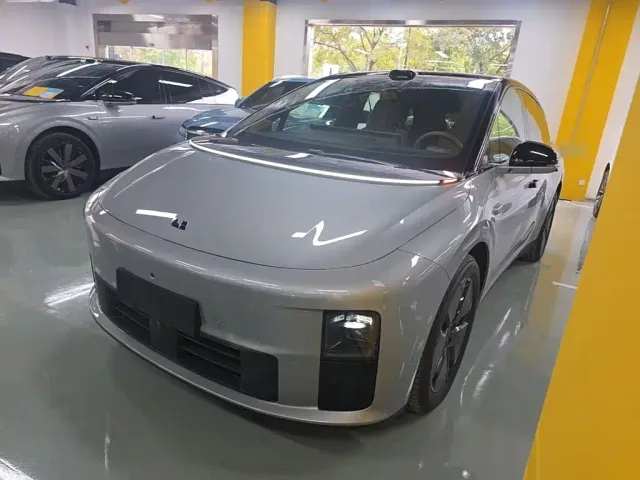 Фотография автомобиля — Li Auto i6