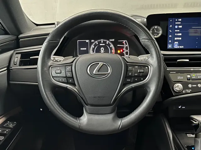 Lexus ES — Фото автомобиля 15