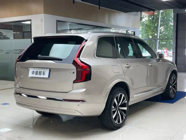 Volvo XC90 — Фото автомобиля 28