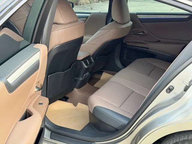Lexus ES — Фото автомобиля 6