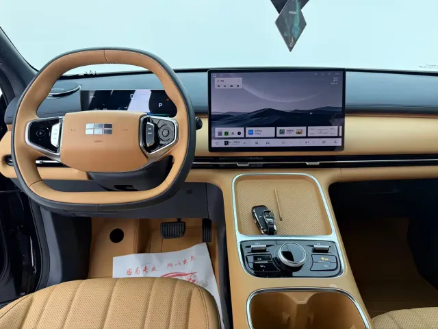 Geely Galaxy Starship 7 EM-i — Фото автомобиля 4