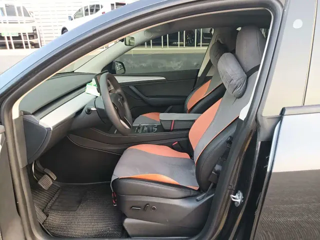 Tesla Model Y — Фото автомобиля 8
