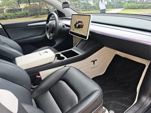 Tesla Model Y — Фото автомобиля 12