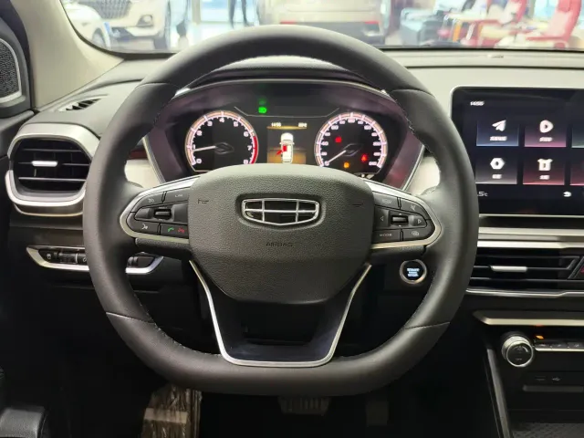 Geely Binyue — Фото автомобиля 9