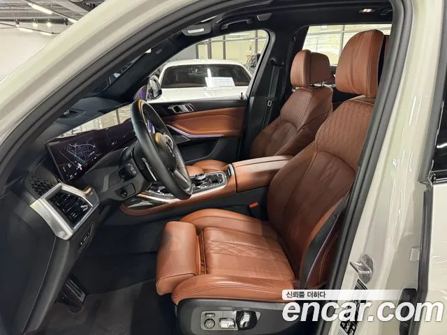 BMW X7 M60i xDrive M Sport 6 мест — Фото автомобиля 7