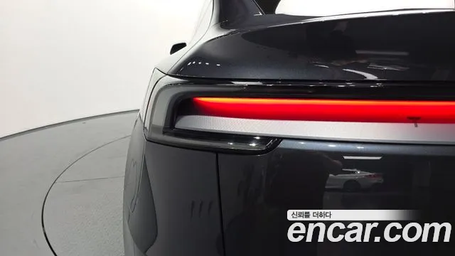 Tesla Model Y — Фото автомобиля 21