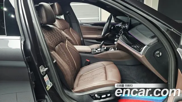 BMW 5 Series G30 — Фото автомобиля 16