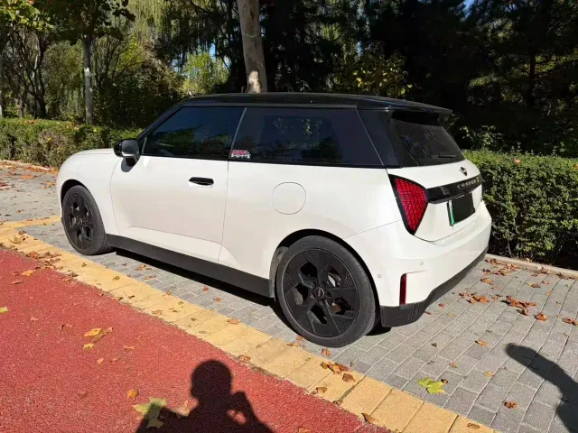 MINI Cooper — Фото автомобиля 3