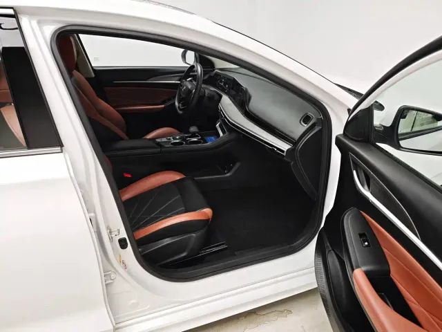Changan Eado — Фото автомобиля 10