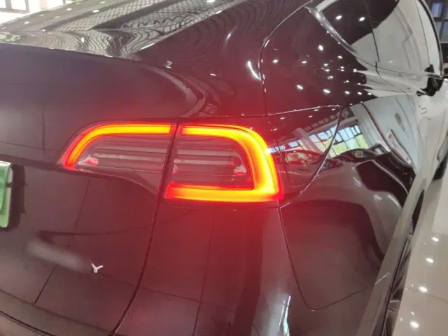 Tesla Model Y — Фото автомобиля 7