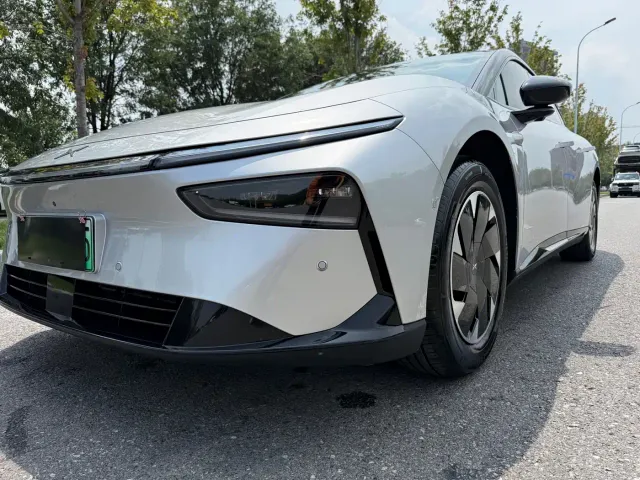 Xpeng P7+ — Фото автомобиля 4