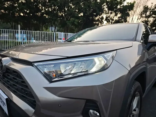 Toyota RAV4 — Фото автомобиля 15