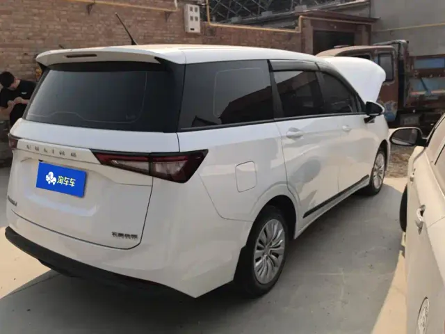 Wuling Jiachen — Фото автомобиля 3