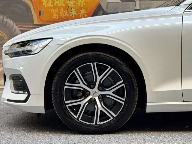 Volvo S60 — Фото автомобиля 6