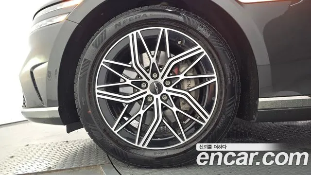 Genesis G90 Бензин 3.5 турбо AWD — Фото автомобиля 4