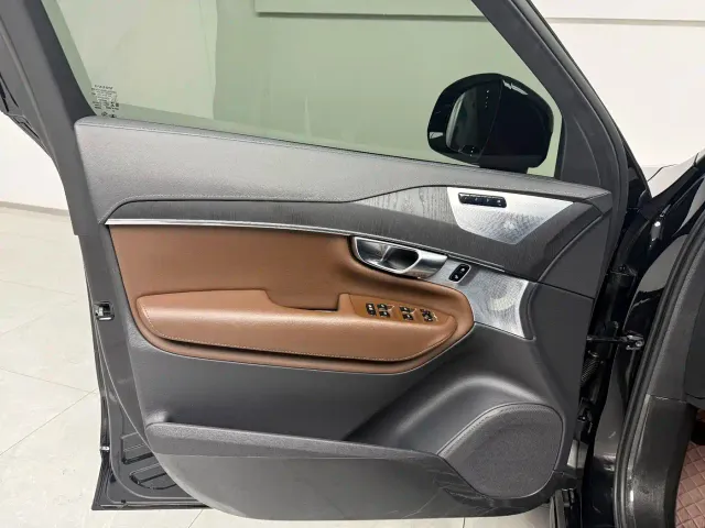 Volvo XC90 — Фото автомобиля 11