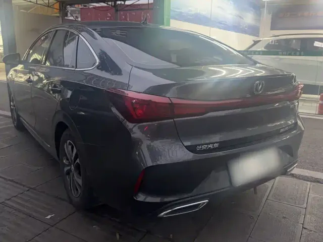 Changan Eado — Фото автомобиля 7