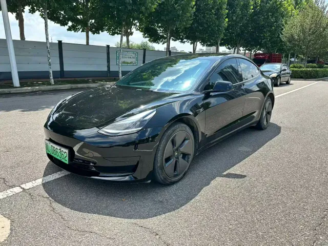 Tesla Model 3 — Фото автомобиля 3