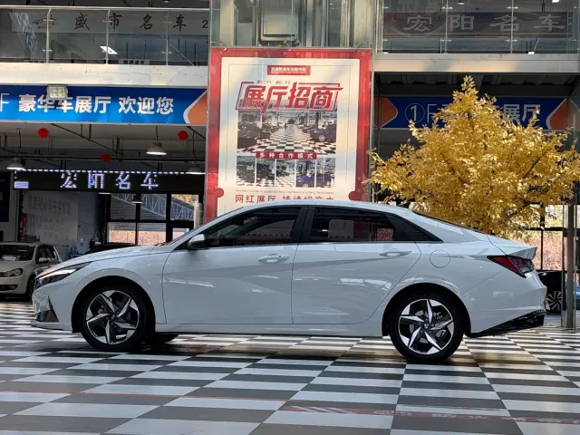 Hyundai Elantra — Фото автомобиля 21