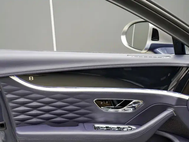 Bentley Flying Spur — Фото автомобиля 10