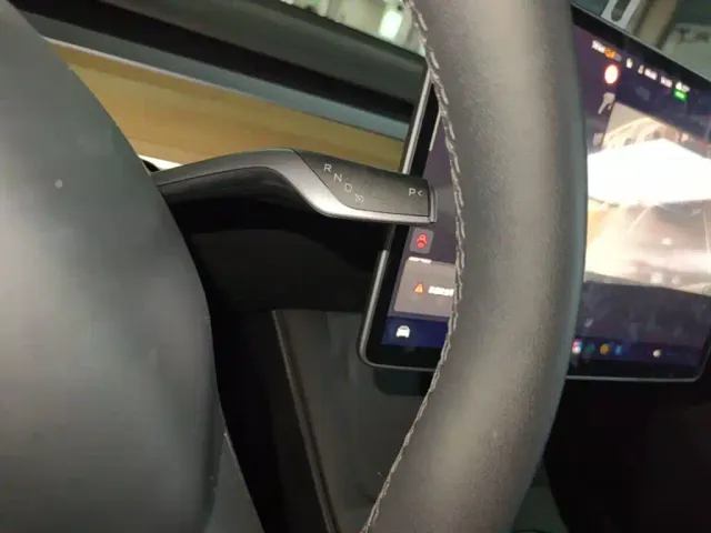 Tesla Model Y — Фото автомобиля 13