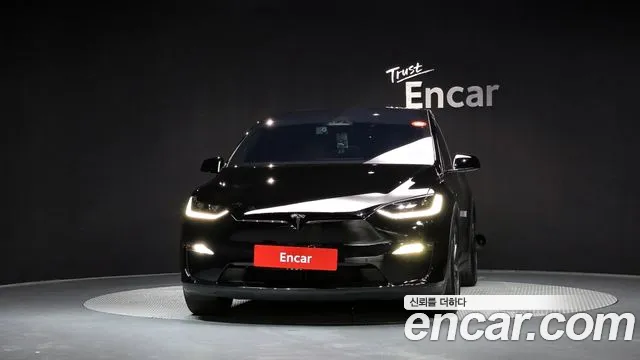 Tesla Model X — Фото автомобиля 2