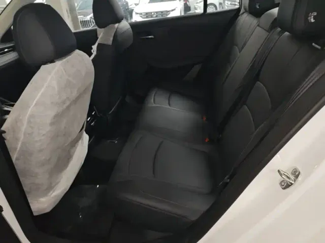 Roewe i5 — Фото автомобиля 16