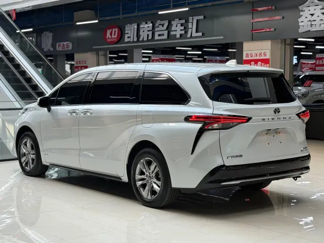 Toyota Sienna — Фото автомобиля 13