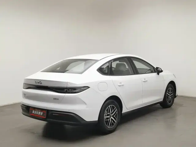 BYD Seal 05 DM-i — Фото автомобиля 2