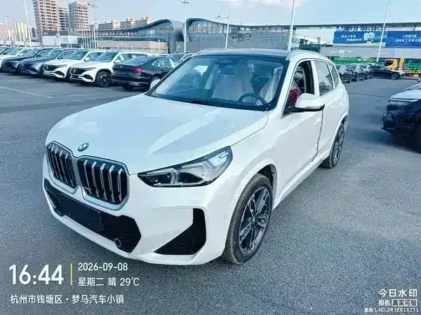 Фотография автомобиля — BMW X1