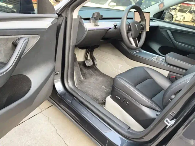Tesla Model Y — Фото автомобиля 15