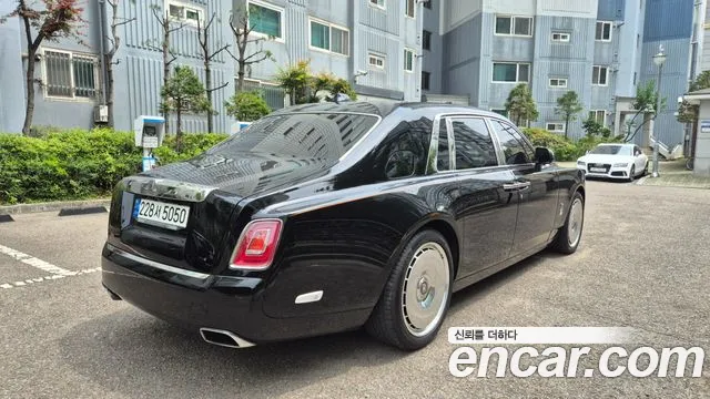 Rolls-Royce Phantom — Фото автомобиля 2