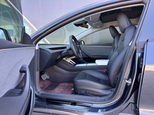 Tesla Model 3 — Фото автомобиля 8