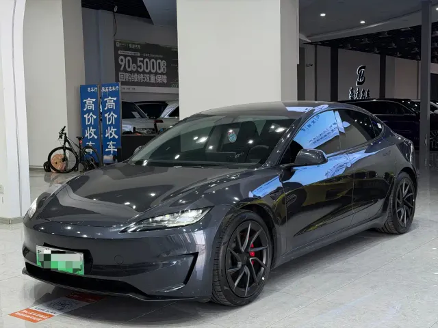 Фотография автомобиля — Tesla Model 3