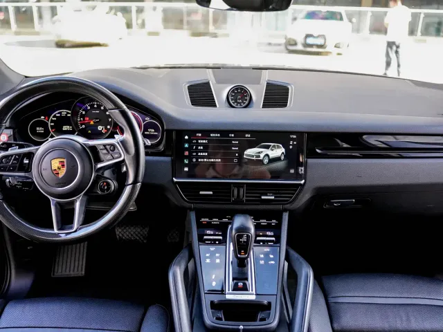 Porsche Cayenne — Фото автомобиля 16