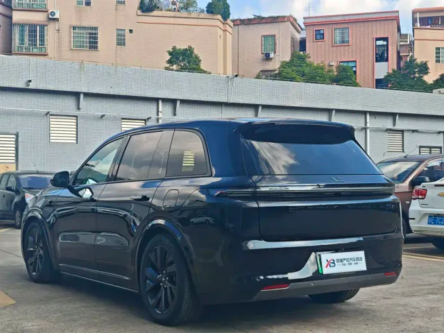 Li Auto L8 — Фото автомобиля 15