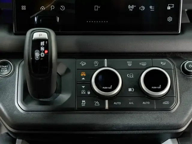 Land Rover Defender — Фото автомобиля 15