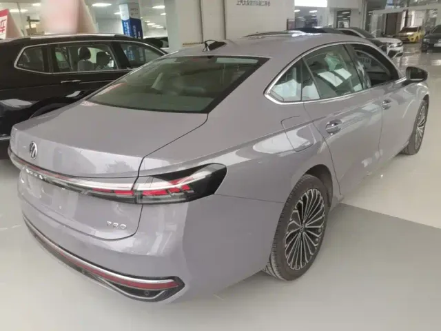 Volkswagen Passat — Фото автомобиля 6