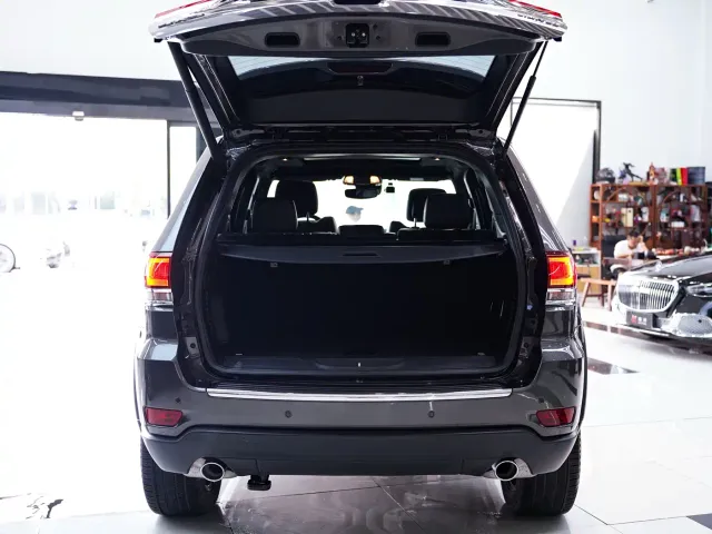 Jeep Grand Cherokee — Фото автомобиля 15