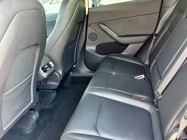 Tesla Model Y — Фото автомобиля 9