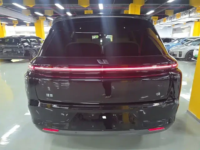 Li Auto L8 — Фото автомобиля 5