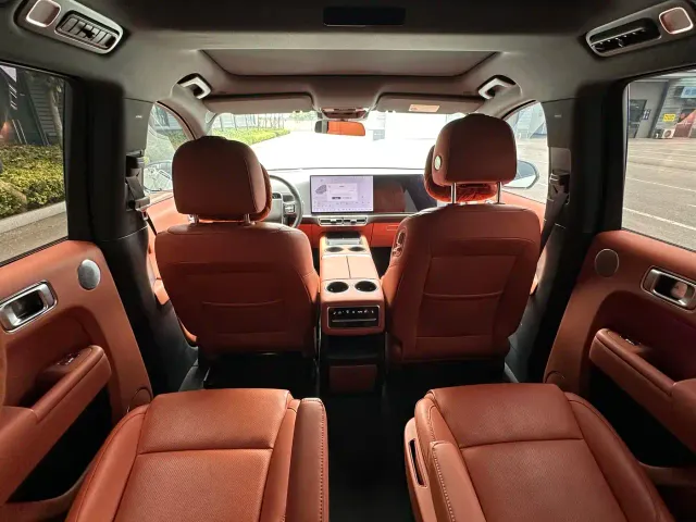 Li Auto L8 — Фото автомобиля 7