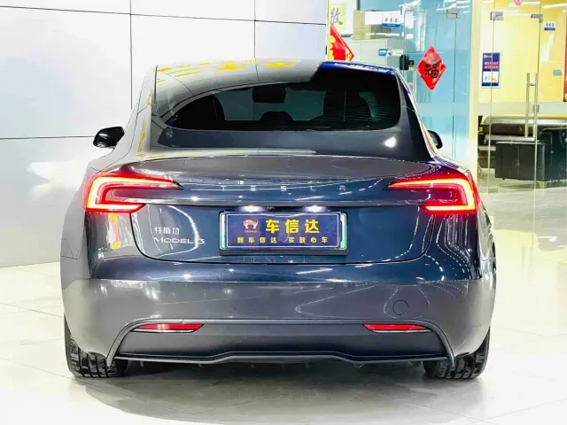 Tesla Model 3 — Фото автомобиля 4