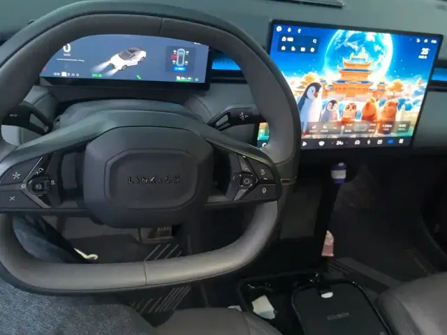 Lynk & Co Z20 — Фото автомобиля 12